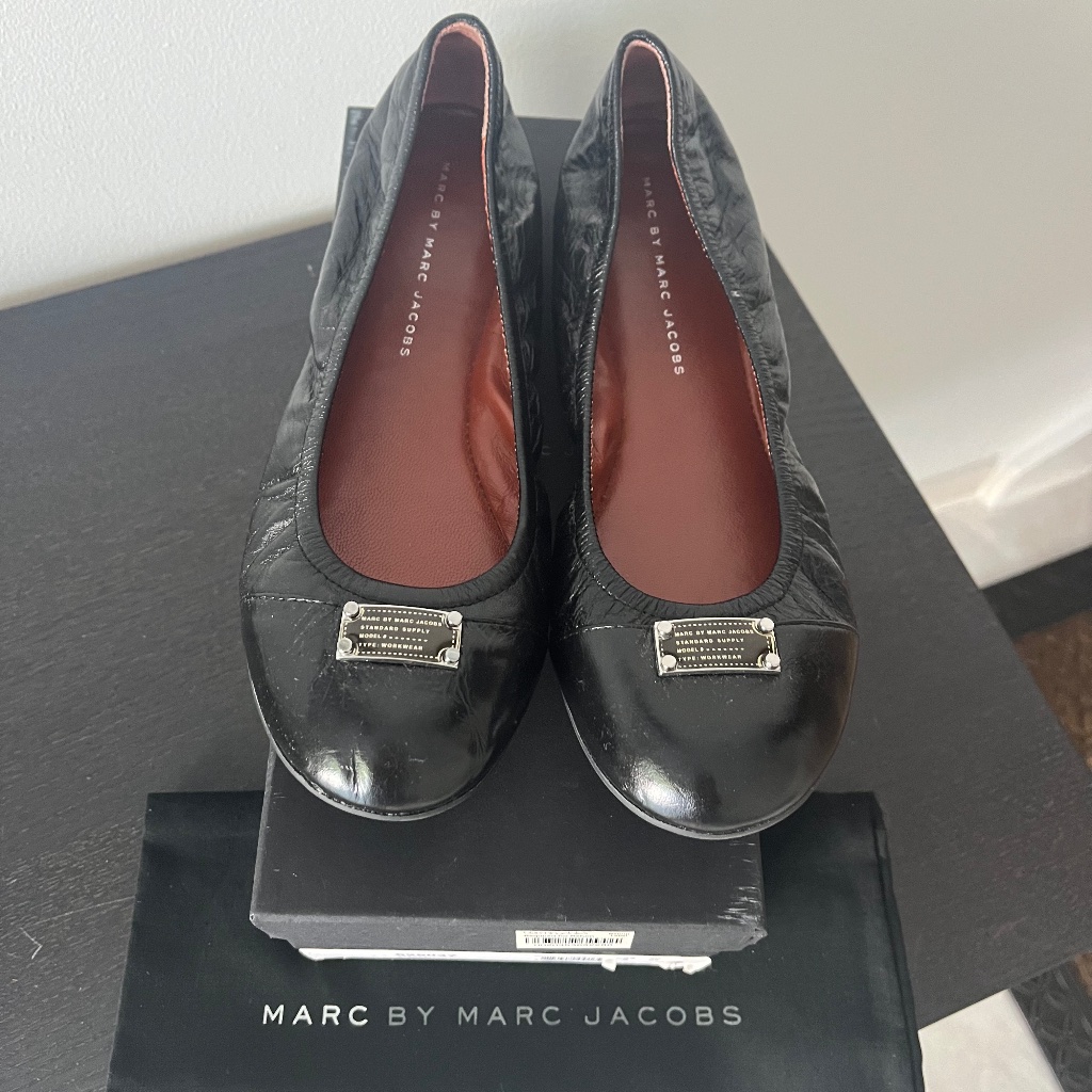 Brand New  Marc By Marc Jacobs Small Logo Black Leather Ballet Flats Size 9